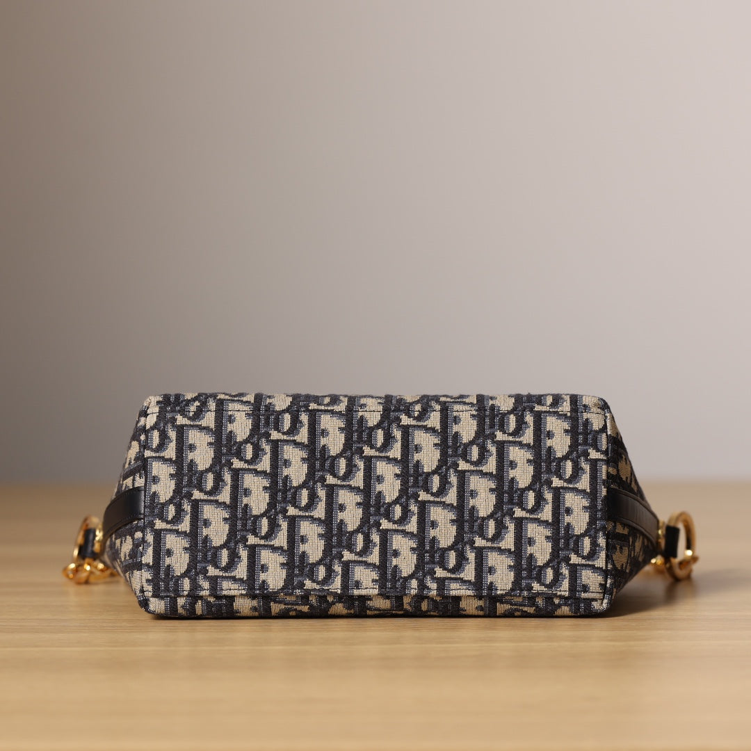 Diorstar Hobo