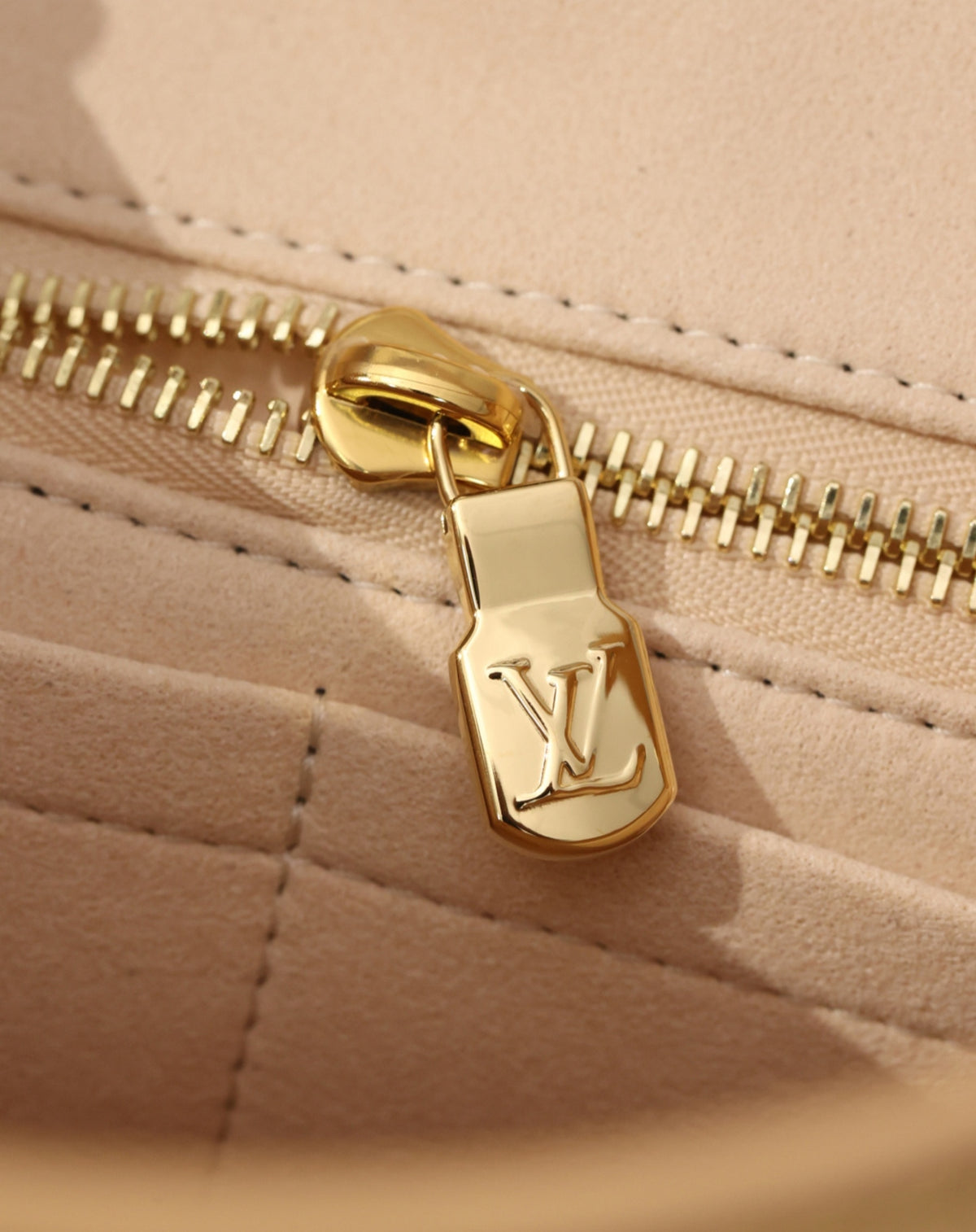 LV Carryall Takashi Murakami