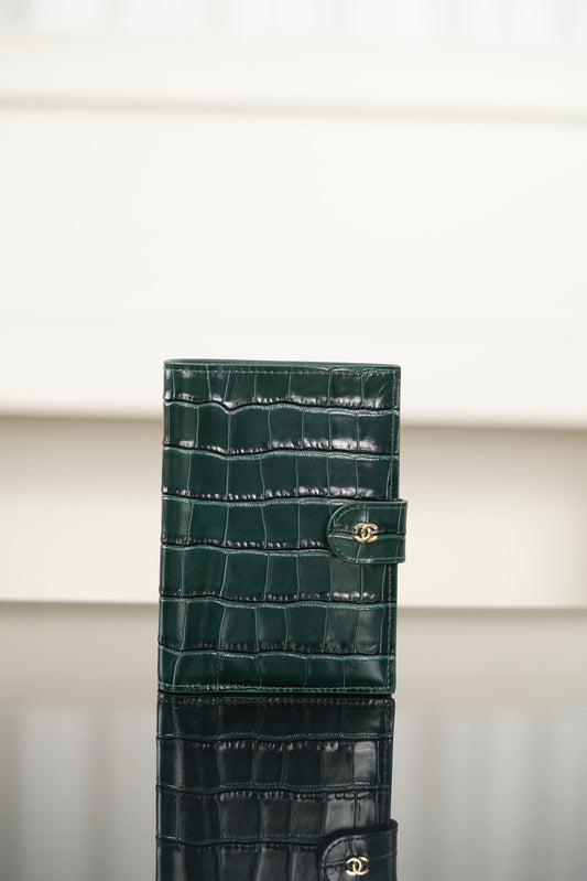 Channel passport holder